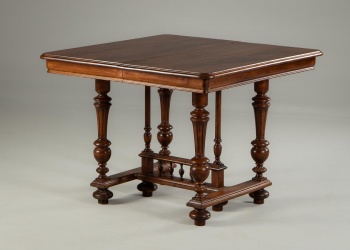 Антикварный стол с резными ножками и царгами выразительной формы код.&nbsp;RM4114177