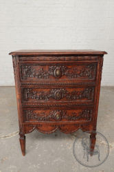 Антикварный комод с орнаментом в виде цветочной гирлянды код. BE45729