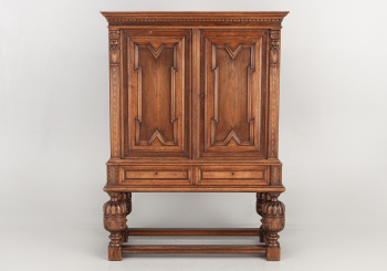 Старинный посудный шкаф код. RM62607