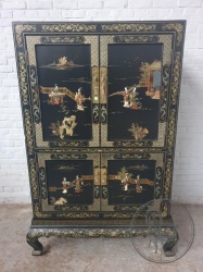 Старинный комод в восточном стиле с ручной росписью, латунными накладками и фигурными опорами код. BE4096877