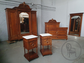 Антикварный гарнитур для спальни из красного дерева код. BE107302