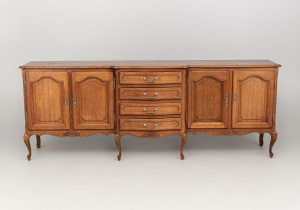 картинка Старинный комод салоне старинных вещей "Шебби" являющийся официальным дистрибьютором в России и Беларуси