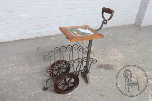 картинка Старинная газетница салоне старинных вещей "Шебби" являющийся официальным дистрибьютором в России и Беларуси