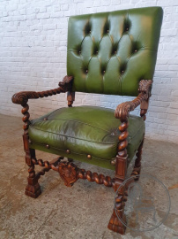 Старинное кресло с витыми ножками и обивкой зеленой кожей код. BE107045