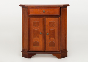 картинка Старинная тумбочка салоне старинных вещей "Шебби" являющийся официальным дистрибьютором в России и Беларуси