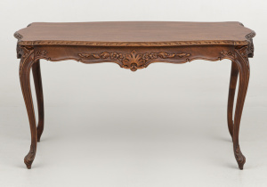 картинка Старинный столик салоне старинных вещей "Шебби" являющийся официальным дистрибьютором в России и Беларуси