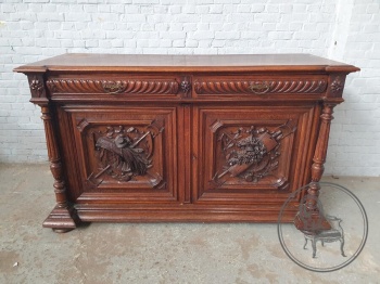 Антикварный дубовый комод в охотничьем стиле код. BE4160196