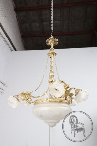 картинка Антикварная люстра салоне старинных вещей "Шебби" являющийся официальным дистрибьютором в России и Беларуси