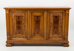 картинка Старинный комод салоне старинных вещей "Шебби" являющийся официальным дистрибьютором в России и Беларуси