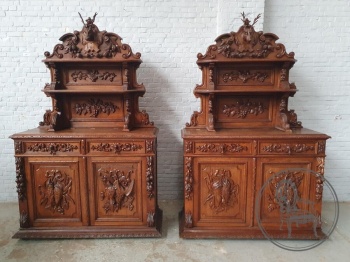 Пара антикварных открытых буфетов со скульптурной резьбой код. BE4097757