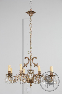 картинка Старинная люстра в стиле Людовика XV из бронзы с хрустальными подвесками салоне старинных вещей "Шебби" являющийся официальным дистрибьютором в России и Беларуси