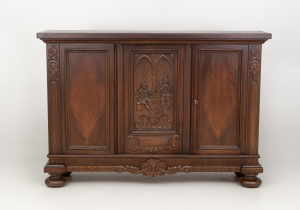 картинка Старинный комод салоне старинных вещей "Шебби" являющийся официальным дистрибьютором в России и Беларуси