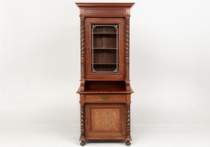 картинка Антикварный посудный шкаф из ореха с витыми колоннами салоне старинных вещей "Шебби" являющийся официальным дистрибьютором в России и Беларуси