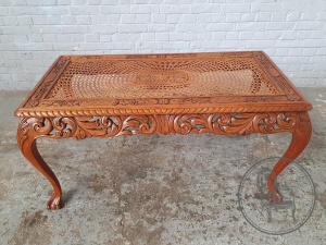 картинка Антикварный кофейный столик с ротангом салоне старинных вещей "Шебби" являющийся официальным дистрибьютором в России и Беларуси