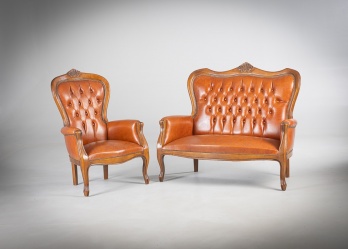 Старинный комплект кожаной мебели со спинками в технике каретной стяжки код. RM4165750