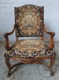Антикварное ореховое кресло в оригинальной гобеленовой обивке код.&nbsp;BE4165584