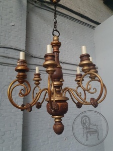 картинка Старинная французская деревянная люстра салоне старинных вещей "Шебби" являющийся официальным дистрибьютором в России и Беларуси