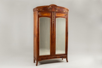 Антикварный шкаф с резной виноградной лозой код. RM4101718