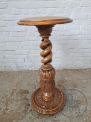 Антикварный ореховый приставной столик код. BE4097308