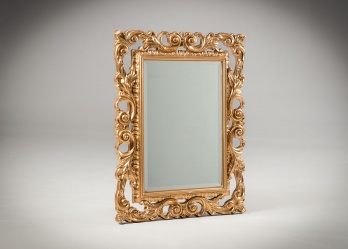 Старинное итальянское зеркало в деревянной позолоченной резной раме код. RM4156737