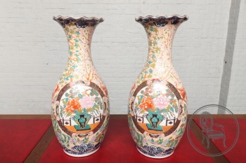 Старинные фарфоровые вазы (пара) код. BE107255