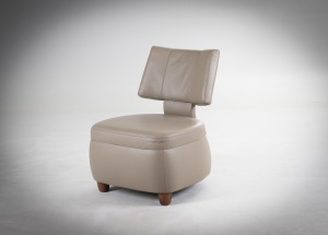 картинка Старинное дизайнерское кресло BoBo фабрики Perida салоне старинных вещей "Шебби" являющийся официальным дистрибьютором в России и Беларуси