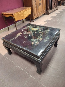 картинка Старинный квадратный столик в стиле Шинуазри салоне старинных вещей "Шебби" являющийся официальным дистрибьютором в России и Беларуси