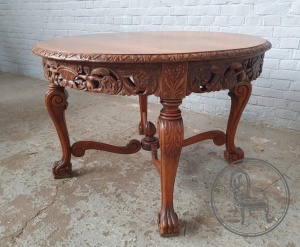 картинка Антикварный кофейный столик из ореха салоне старинных вещей "Шебби" являющийся официальным дистрибьютором в России и Беларуси