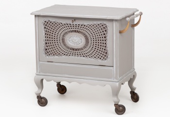 Старинный сервировочный столик с ажурной декоративной вставкой код.&nbsp;RM4100670