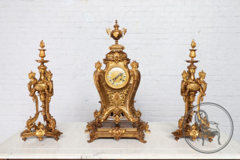 Антикварные каминные часы с канделябрами с надписью на циферблате Emile Colin код. BE11480