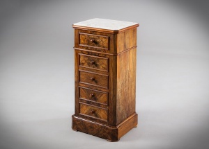 картинка Антикварный ореховый комод с белым мрамором салоне старинных вещей "Шебби" являющийся официальным дистрибьютором в России и Беларуси