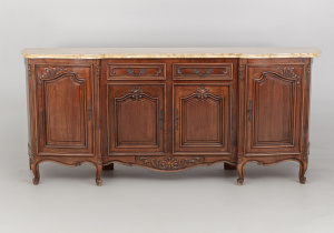 картинка Старинный комод салоне старинных вещей "Шебби" являющийся официальным дистрибьютором в России и Беларуси