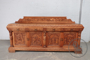 картинка Антикварный комод с резьбой, изображающей бытовые сцены салоне старинных вещей "Шебби" являющийся официальным дистрибьютором в России и Беларуси