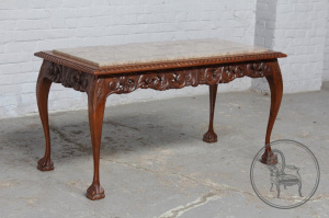 картинка Антикварный кофейный столик салоне старинных вещей "Шебби" являющийся официальным дистрибьютором в России и Беларуси