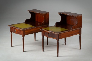 Старинные парные комоды на тонких ножках (2 шт.) с вставками из кожи зеленого цвета код. RM4165154