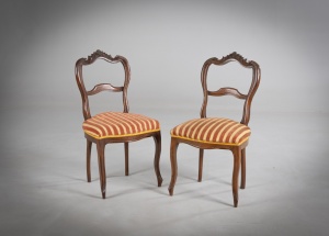 Антикварные стулья (2 шт.) с резным навершием код.&nbsp;RM4165814