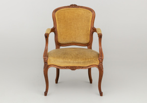 картинка Старинное кресло салоне старинных вещей "Шебби" являющийся официальным дистрибьютором в России и Беларуси