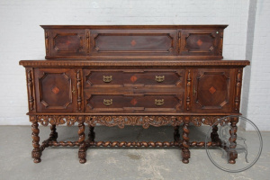 картинка Антикварный комод салоне старинных вещей "Шебби" являющийся официальным дистрибьютором в России и Беларуси