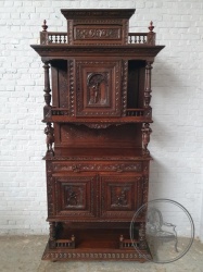 Антикварный буфет с антропоморфной резьбой код. BE4112887