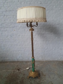Старинный торшер с бронзовыми лентами и рожками код. BE4113555