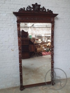 картинка Антикварное дубовое зеркало с резным каркасом салоне старинных вещей "Шебби" являющийся официальным дистрибьютором в России и Беларуси