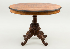 картинка Антикварный кофейный столик салоне старинных вещей "Шебби" являющийся официальным дистрибьютором в России и Беларуси