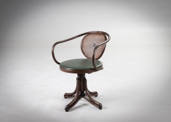 Старинное кожаное кресло из бука с ротангом код.&nbsp;RM4165692