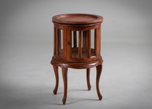 картинка Старинный круглый столик - бар из красного дерева салоне старинных вещей "Шебби" являющийся официальным дистрибьютором в России и Беларуси