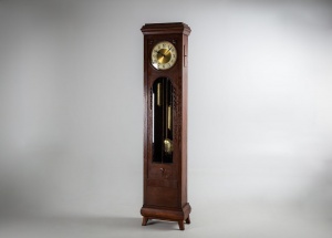 картинка Старинные немецкие часы в дубовом корпусе салоне старинных вещей "Шебби" являющийся официальным дистрибьютором в России и Беларуси