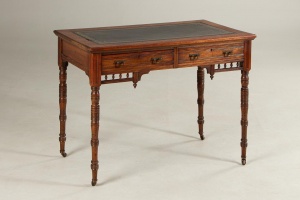 картинка Антикварный письменный стол со столешницей, отделанной кожей салоне старинных вещей "Шебби" являющийся официальным дистрибьютором в России и Беларуси