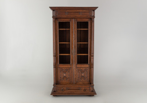 картинка Антикварный книжный шкаф салоне старинных вещей "Шебби" являющийся официальным дистрибьютором в России и Беларуси