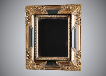 Старинное зеркало в деревянной раме с лепниной код. RM4166652