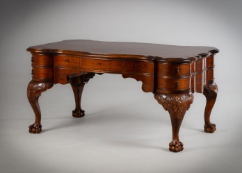Антикварный английский письменный стол из красного дерева код. RM4153333