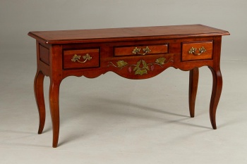 Старинный изящный комод на высоких фигурных ножках код. RM4101688